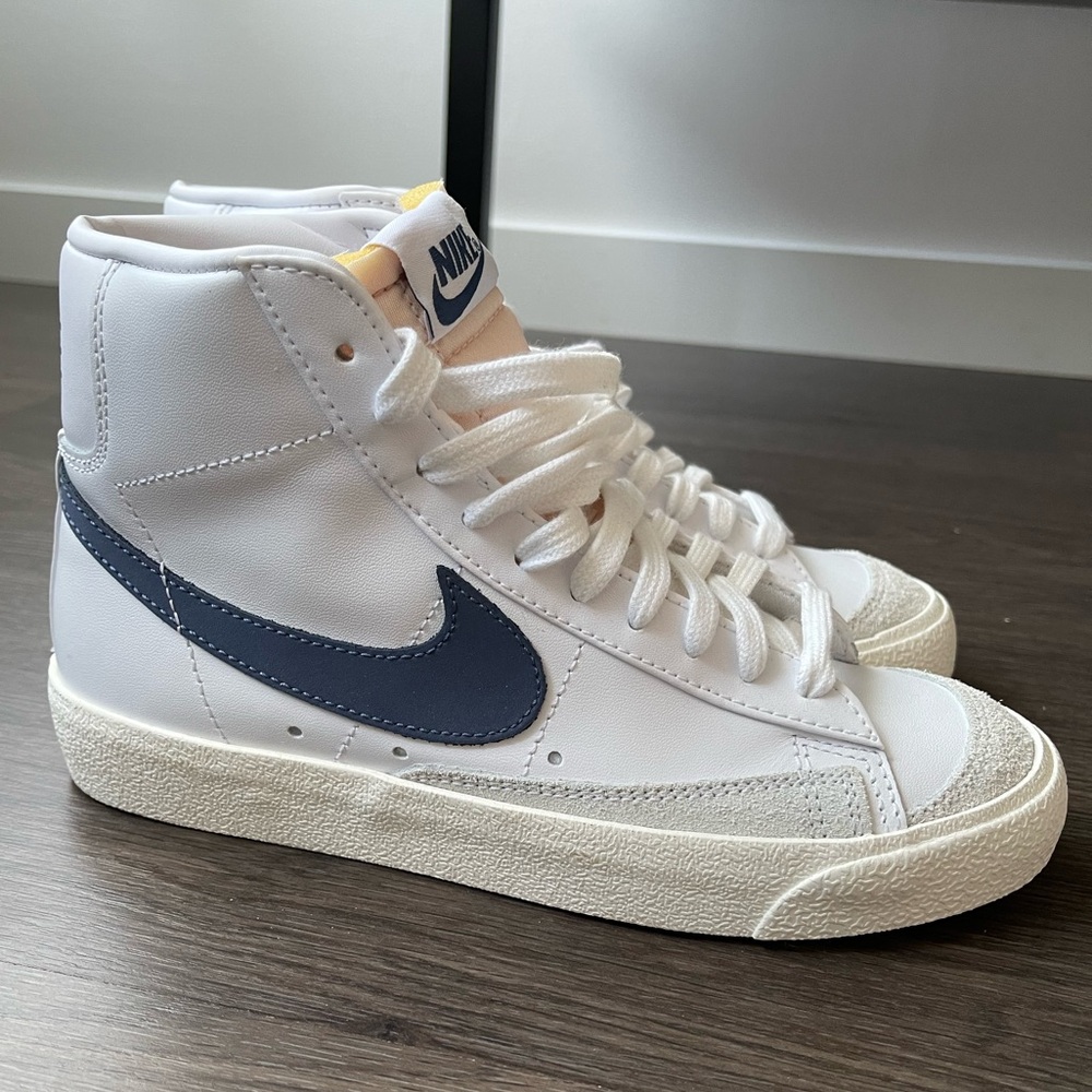 NWOB Nike Women's Blazer Mid '77 White/Diffused Blue-Sail. Size 7.